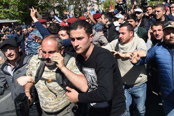 Las acciones de protesta siguen en Ereván-VIDEO