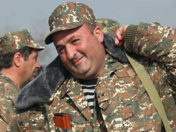 Ermənistanda etirazçılardan biri Ovanisyanı qətlə yetirib