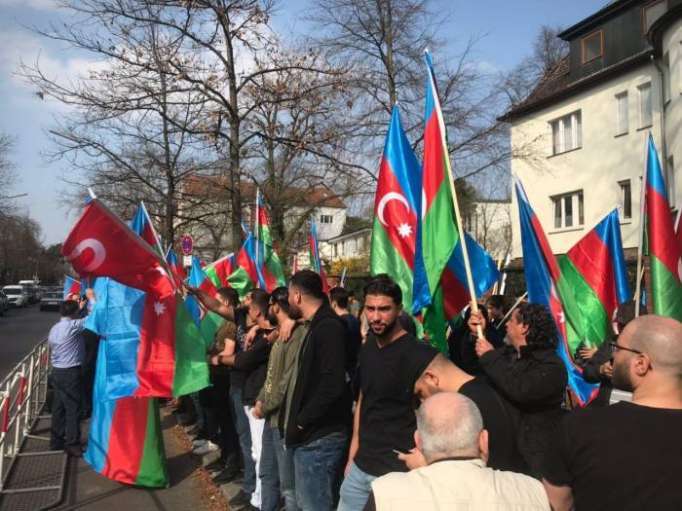 Berlində azərbaycanlıların həmrəylik aksiyası keçirilib - FOTOLAR