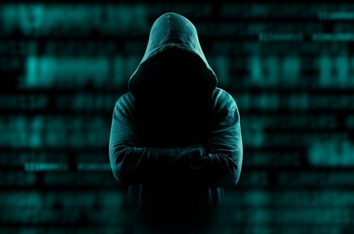 Paris: un «hacker» retire 21.260€ en piratant un distributeur