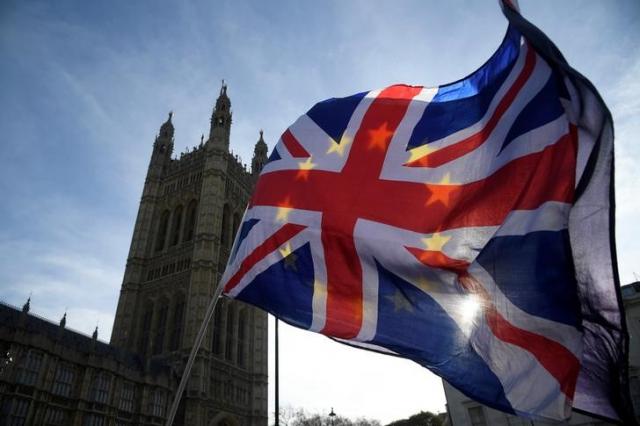   Hundreds of thousands march in London   to demand new Brexit referendum    