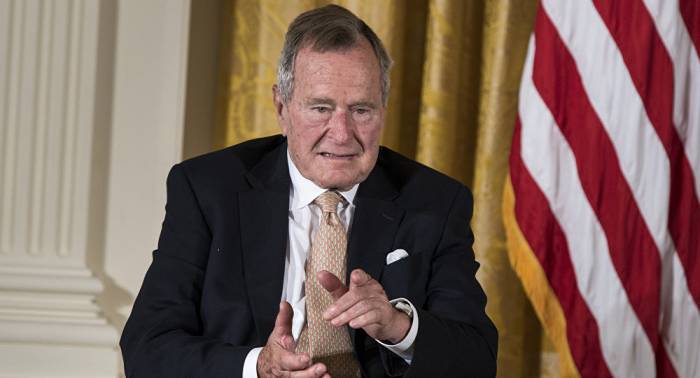 George Bush padre hospitalizado en Houston