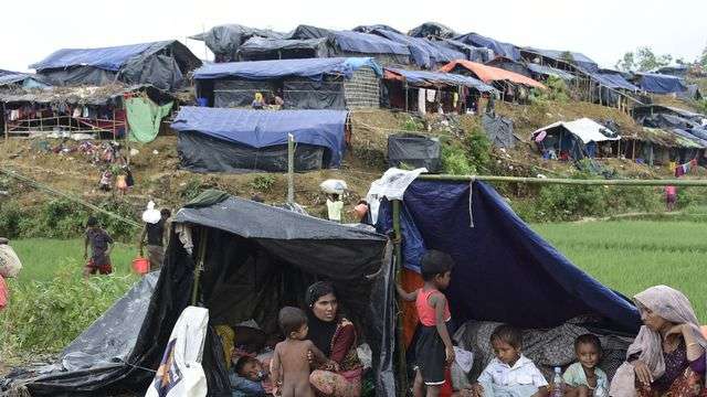 Bangladesh: un ministre de Birmanie visite les camps Rohingyas