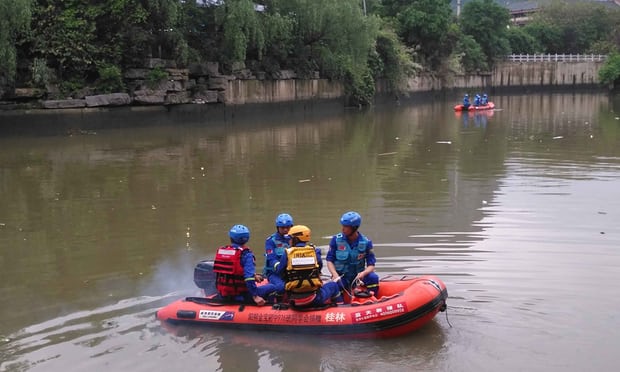 Dragon boat disaster leaves 17 dead in China