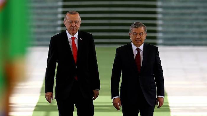 Le président ouzbek accueille Erdogan à Tachkent