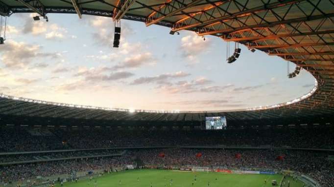 FUERTES IMÁGENES: Partido de la Copa de Sudáfrica termina en violencia por fanáticos enfurecidos-VİDEO