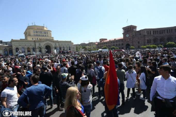 Protests resume, police deployed in Armenian capital after talks cancelled