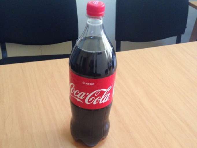 Türməyə “Coca-Cola”da araq keçirmək istədi
