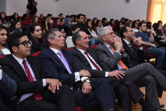 Los estudiantes azerbaiyanos recibirán instrucción en los países de América Latina-VIDEO