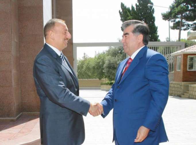 رئيس طاجيكستان يهنئ الهام علييف
