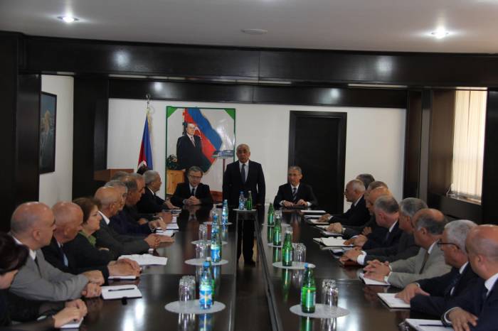Azerbaijan’s new ecology, natural resources minister introduced to ministry’s staff