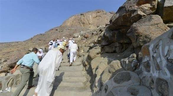 السعودية توقف زيارة المعتمرين لجبل النور
