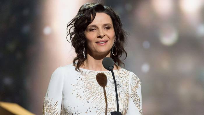 Juliette Binoche devient chauve