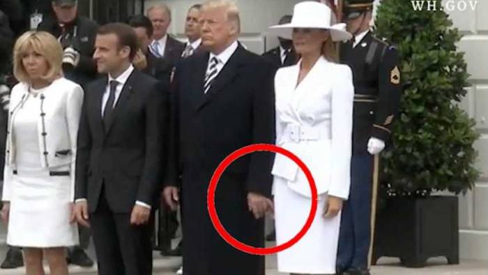 Melania Trump a encore refusé la main de Donald - VIDEO