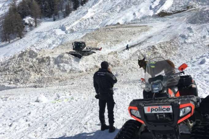 Alpes : une avalanche fait un mort et trois blessés
