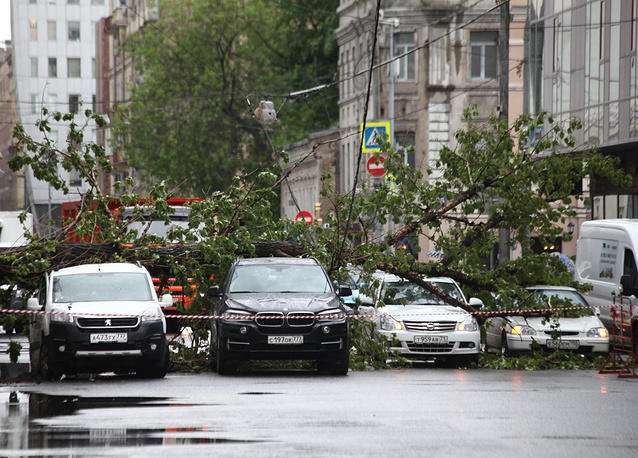 Storm in Moscow leaves one girl dead, 12 people injured