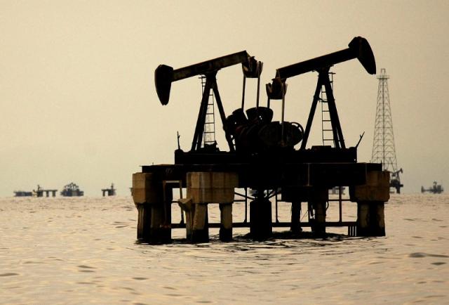 Oil prices rise amid risk of supply disruptions   