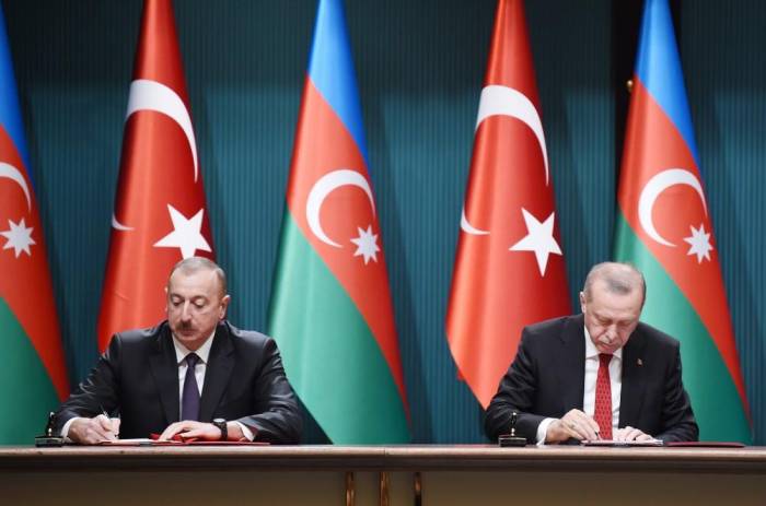 Azerbaijan, Turkey ink several documents