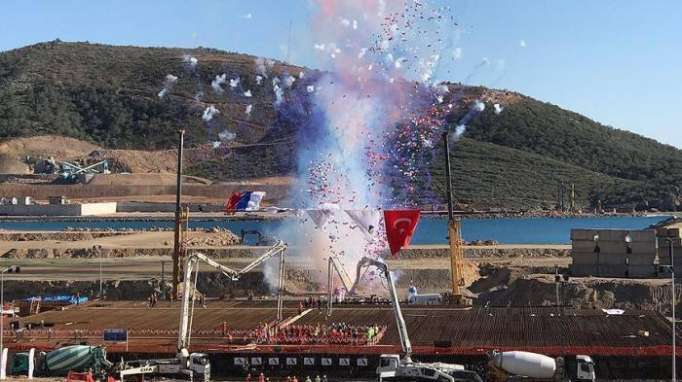 أردوغان وبوتين يشهدان وضع حجر الأساس لمحطة "آق قويو" النووية