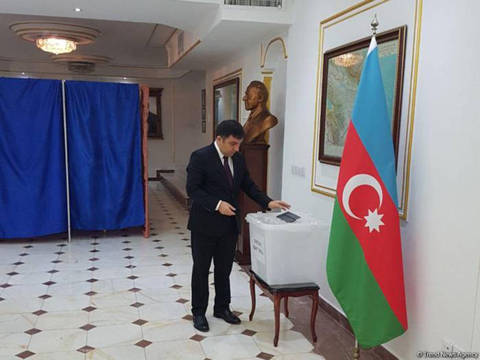 La votación comienza en la embajada de Azerbaiyán en Irán