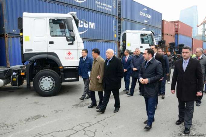 Baku Int’l Sea Trade Port receives new forklifts from China