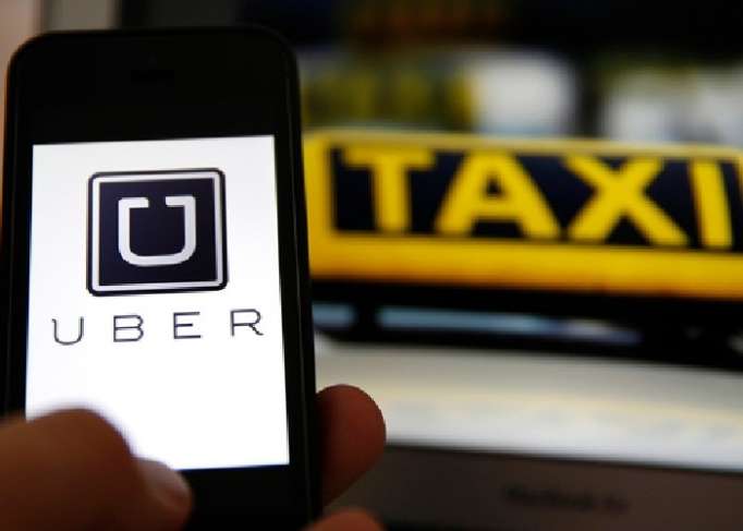 Grèce: Uber retire un de ses deux services de taxis