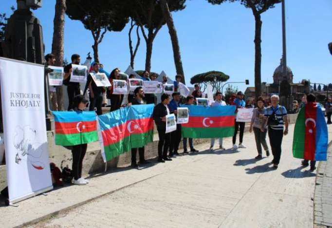 احتجاج في إيطاليا ضد زيارة سركسيان -صور