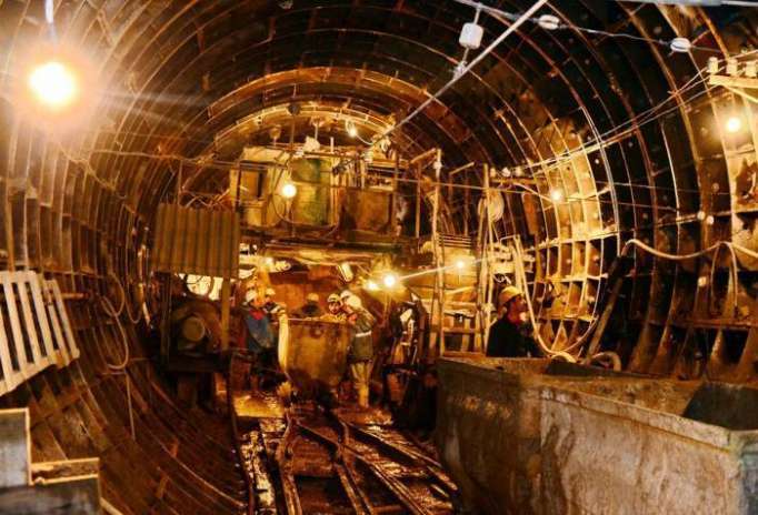 “Avtovağzal” tunellərindən birinin qazıntısı tamamlanıb 