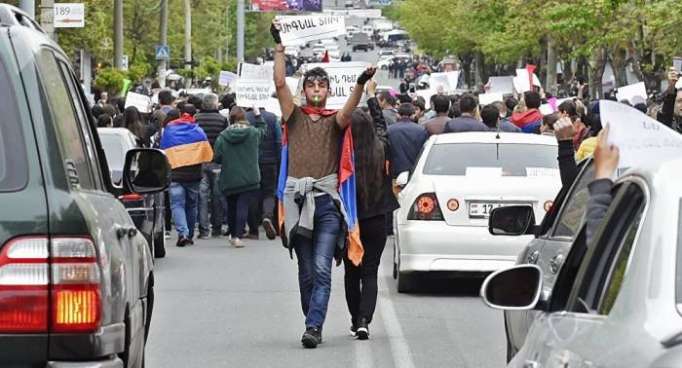أرمينيا: احتجاجات تقفل المدينة والشرطة تتدخل