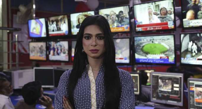 بالفيديو... أول ظهور لمذيعة متحولة جنسيا في باكستان