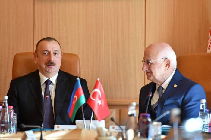 ألهام علييف يشيد بمستوى العلاقات التركية الأذرية