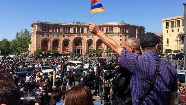 Pashinián denuncia planes de frustrar la elección del primer ministro armenio