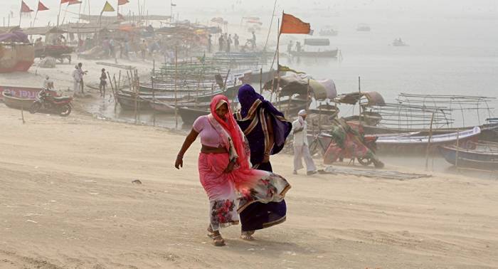 Una tormenta de polvo provoca más de un centenar de muertos en la India