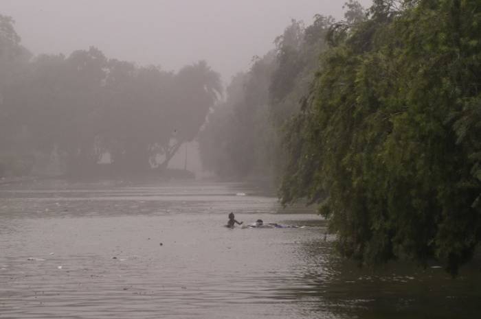 Aumentan a 98 los muertos por las tormentas de arena en India