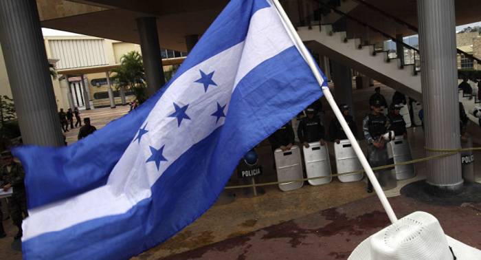 Honduras lamenta que EEUU cancele protección migratoria para miles de connacionales