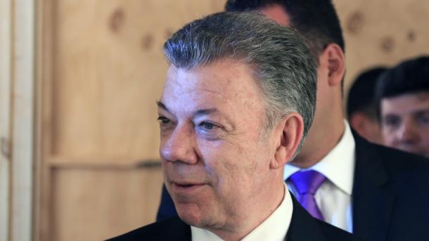 Santos y expresidentes Mujica y González harán búsqueda a la paz