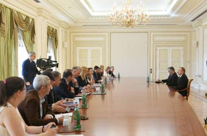 Ilham Aliyev recibe a los representantes de la Unión Europea