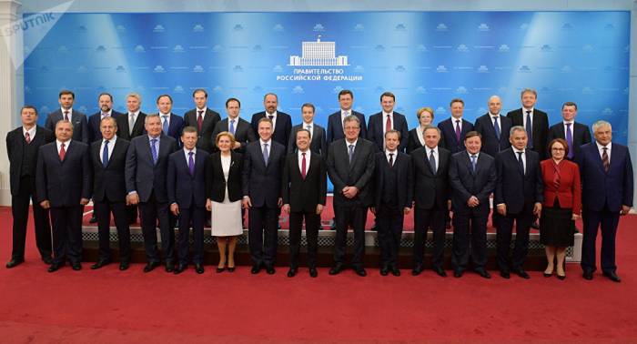 Russian Cabinet resigns after Putin