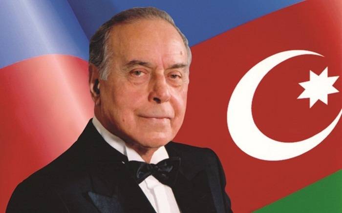 احياء الذكرى الـ 95 على ميلاد الزعيم العام للشعب الاذربيجاني حيدر علييف
 