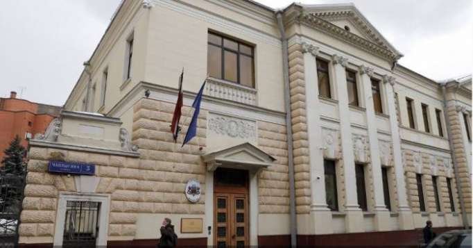 Latvian embassy in Moscow "attacked" - VIDEO