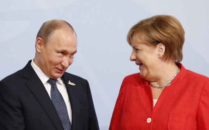 Putin y Merkel coinciden en la importancia de mantener el acuerdo nuclear con Irán