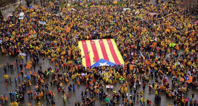 La independencia de Cataluña vuelve a superar a la permanencia en España