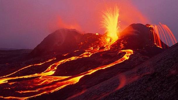 Indonesischer Vulkan Merapi treibt Hunderte in die Flucht