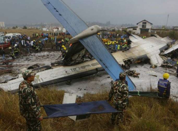 Dos muertos al estrellarse un avión de carga en Nepal