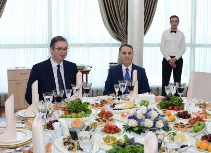 Novruz Mammadov se cenó con el presidente de Serbia