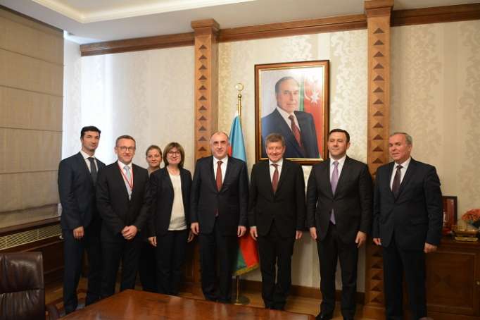 Canciller azerbaiyano se reúne con el directror general de la OIT