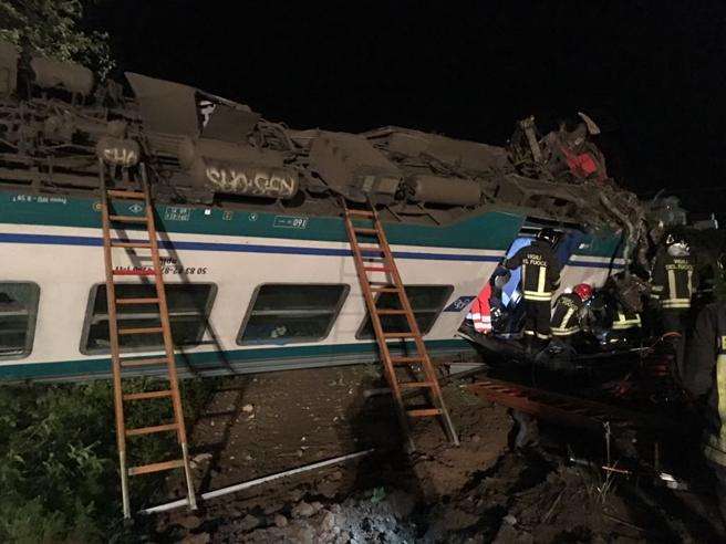Italia: Dos muertos y al menos 20 heridos en un choque entre un tren de pasajeros y un camión