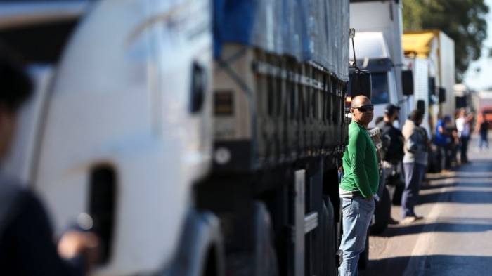 Sicherheitskräfte gehen gegen streikende Trucker vor