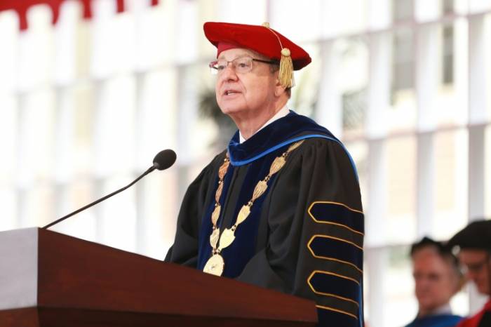 Renuncia presidente de Universidad de California por escándalo de abuso sexual