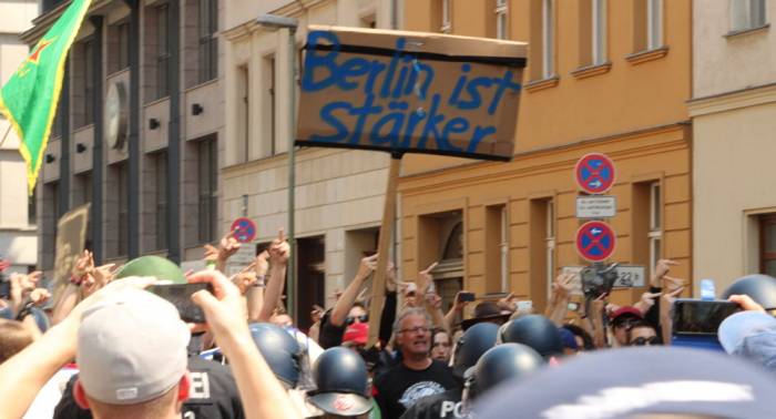 72.000 Demonstranten „feiern“ gegen die AfD - Berlin im Ausnahmezustand